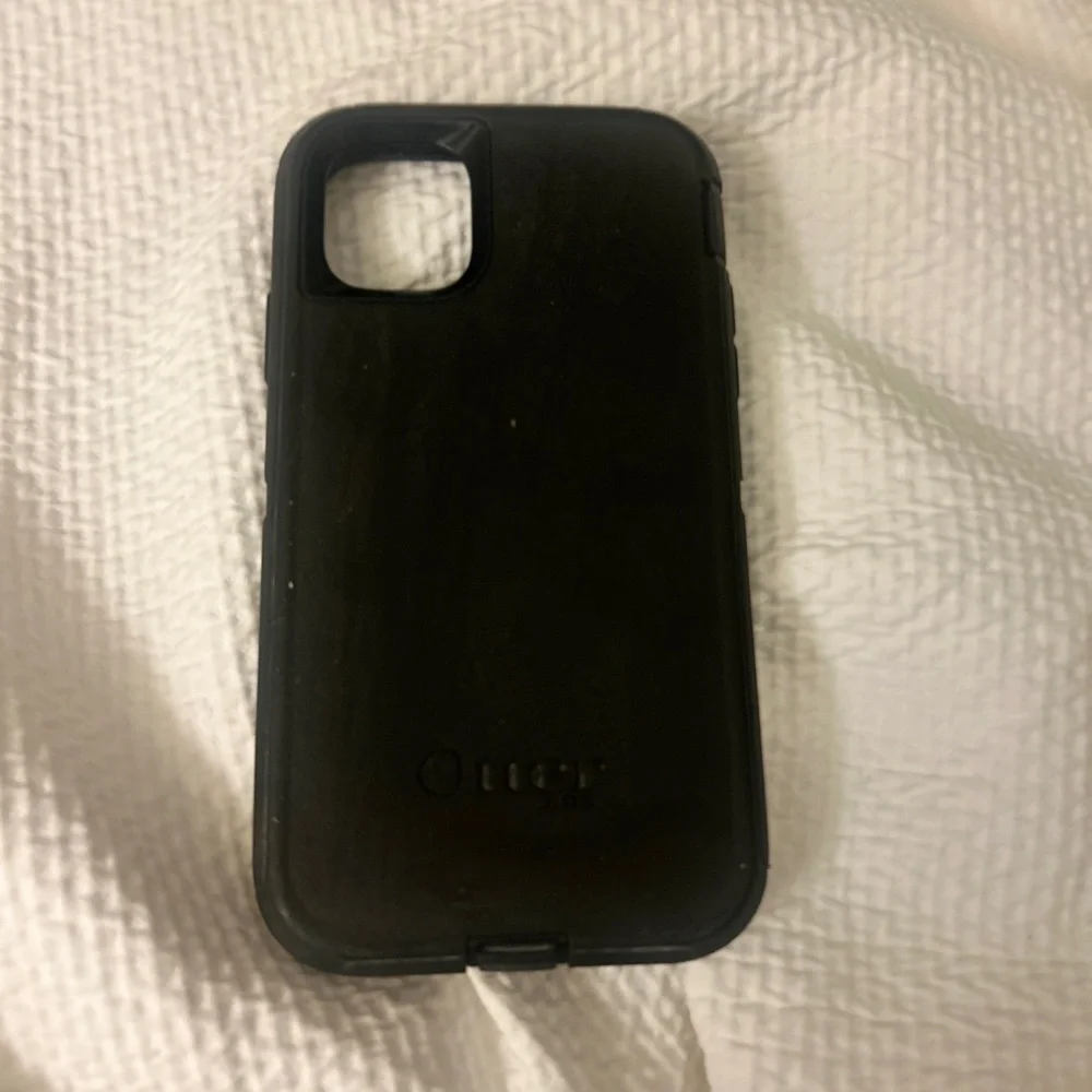 OtterBox Black Commuter Defender Series Case for iPhone 11 + Holster Pixel 4